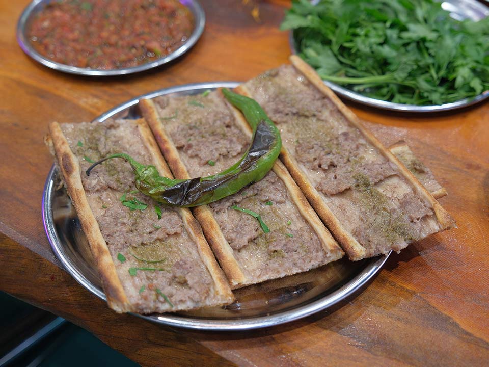 Yayla Kekiğinin Mis Kokusuyla Geleneksel Konya Kekikli Sade Börek